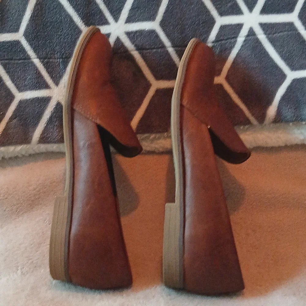 Brown faux leather loafers size 7.5 - Picture 5 of 6